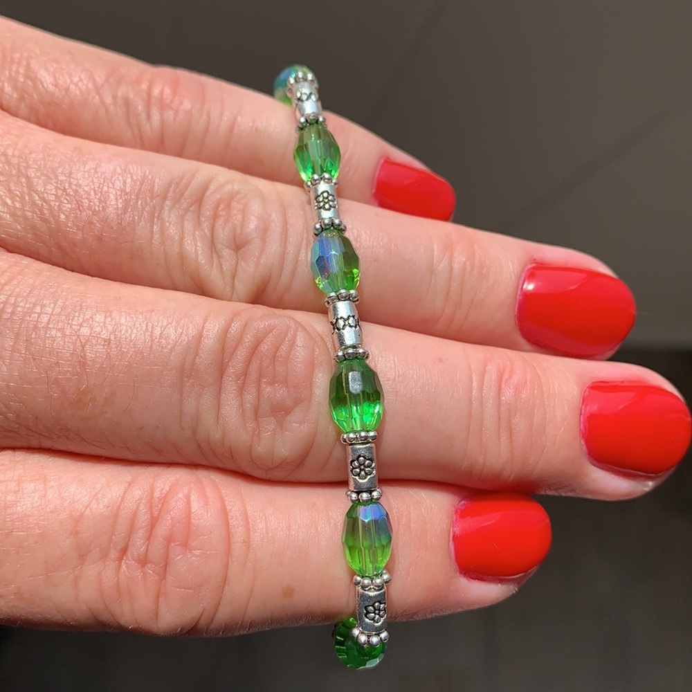 21310 ⭐️Green and silver stretch bracelet⭐️